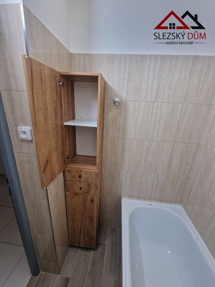 Tel.:604 799 700 RK Slezský dům