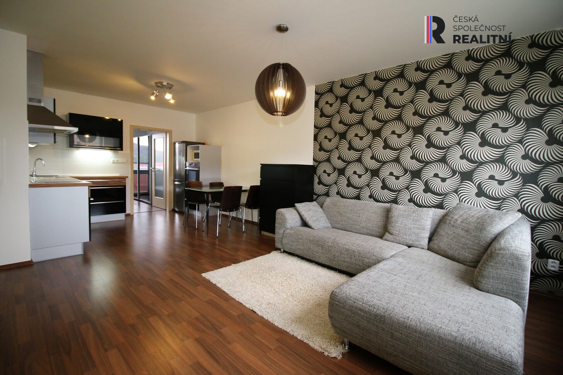 Pronájem plně vybaveného bytu 2+kk s balkonem – Brno, ulice Černého