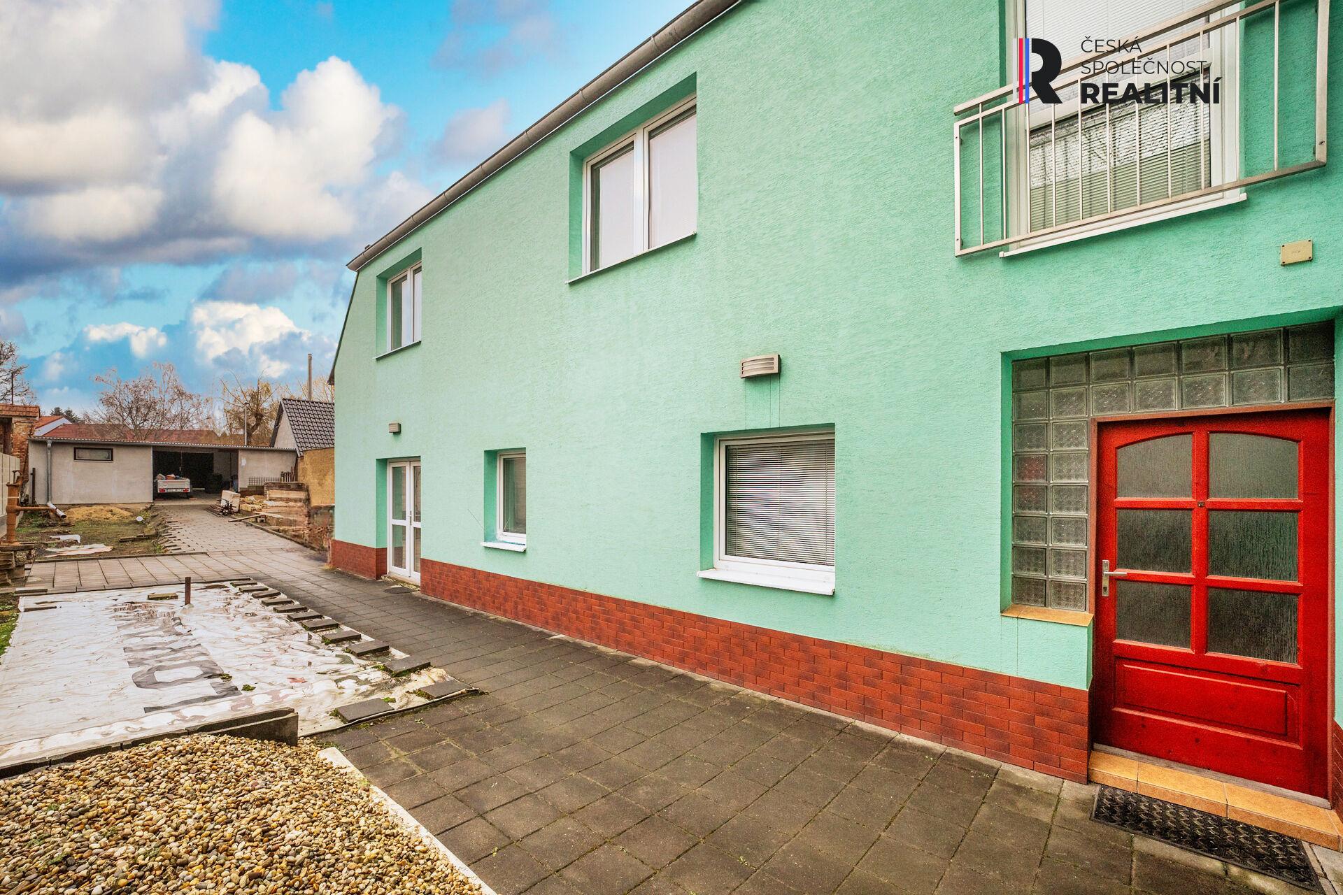 Prodej dvougeneračního RD 7+1, Modřice – 2 kuchyně, 2 koupelny, velký dvůr, garáž