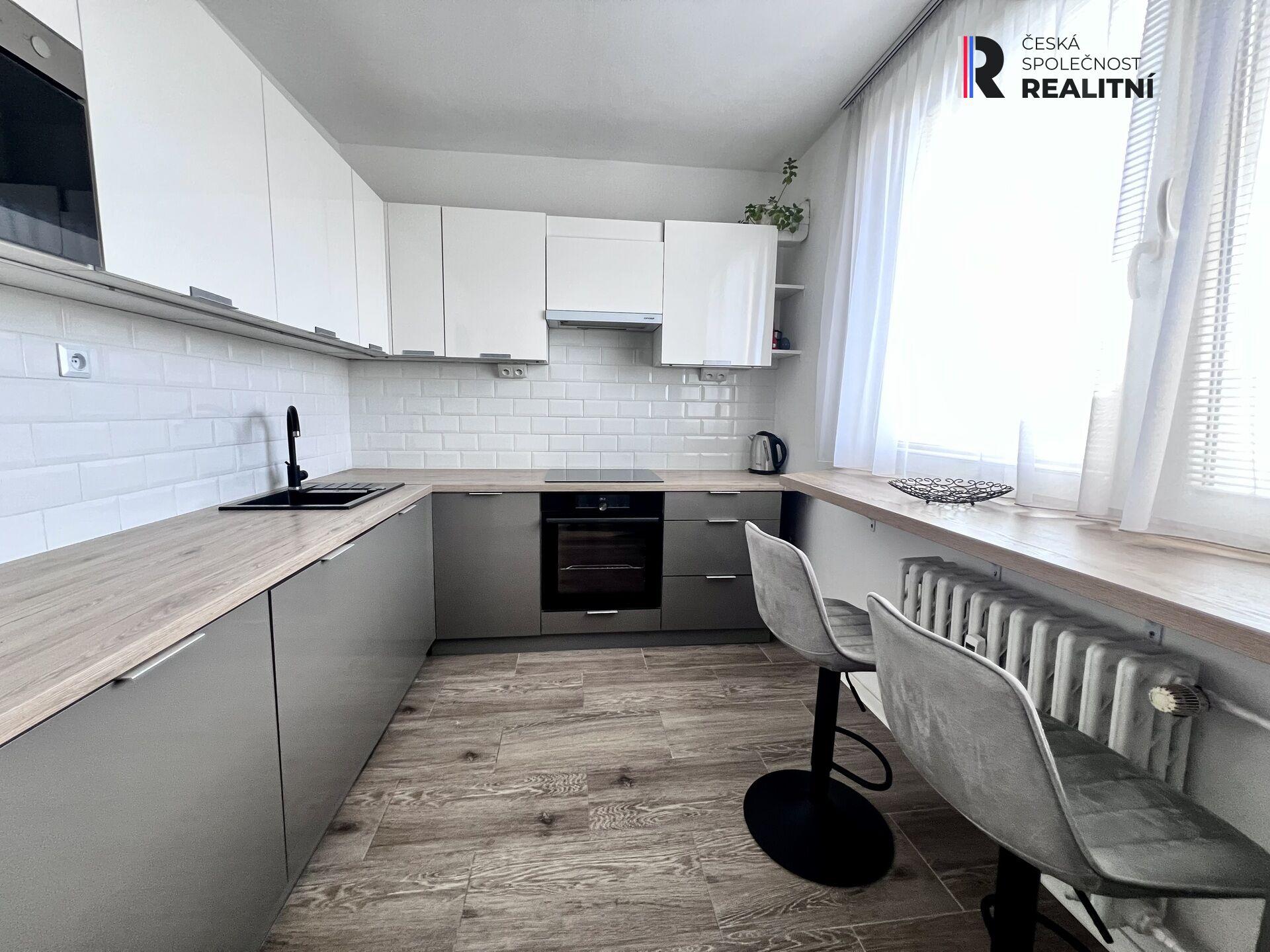 Pronájem vybaveného bytu 2+1 se šatnou a zasklenou lodžií, Brno – Žabovřesky, ul. Voroněžská