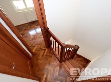 schody | Prodej bytu, 2+kk, 54 m²