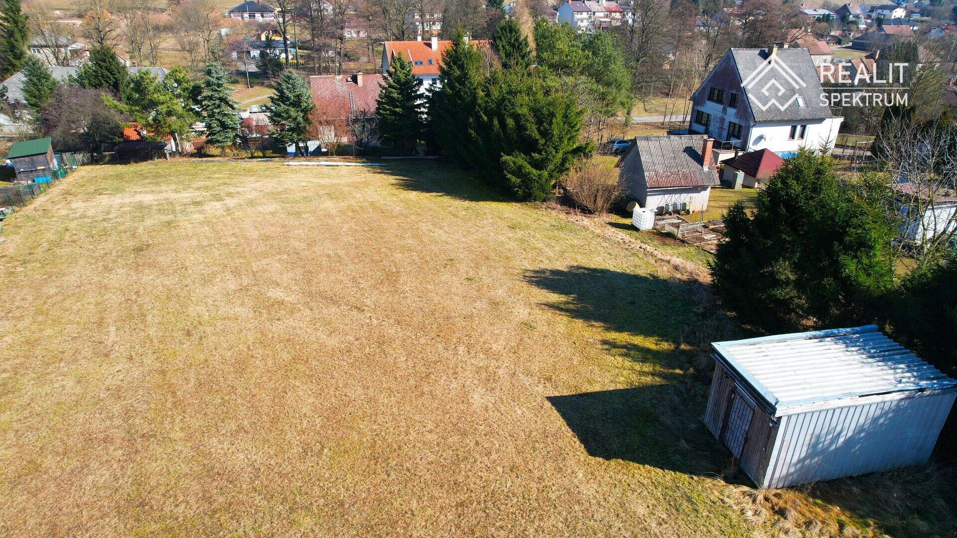 Výjimečný pozemek 3 435 m² v Rudolticích – prostor, soukromí a jistota investice