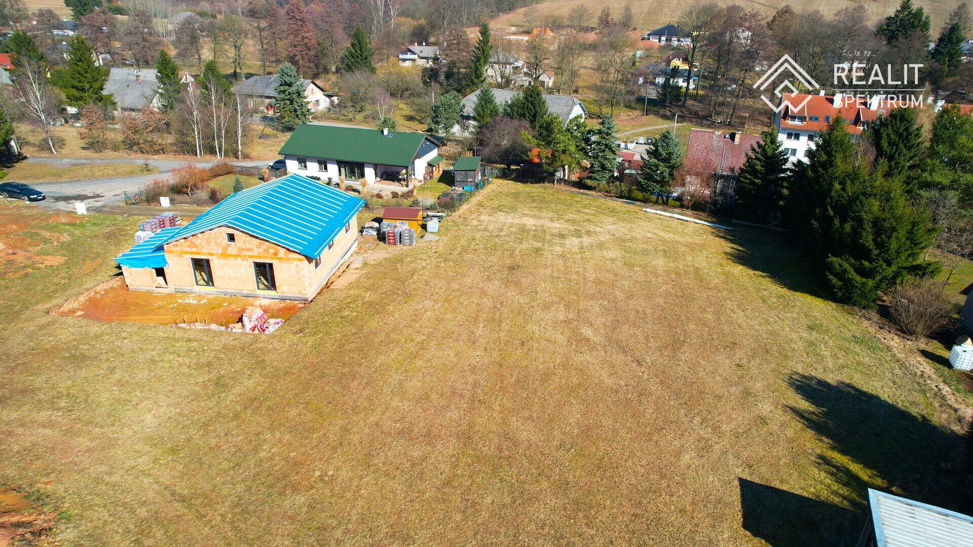 Výjimečný pozemek 3 435 m² v Rudolticích – prostor, soukromí a jistota investice