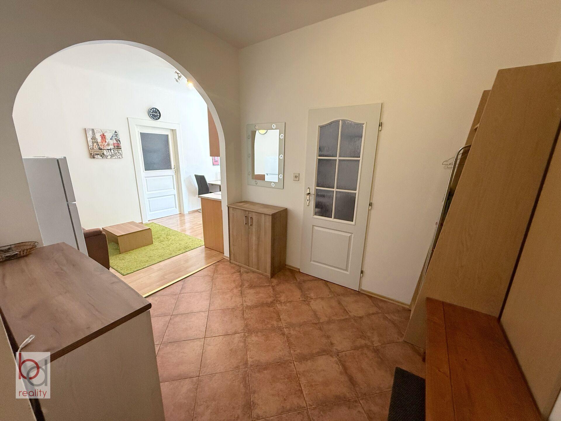 Nabízíme k pronájmu byt 2+KK s balkonem