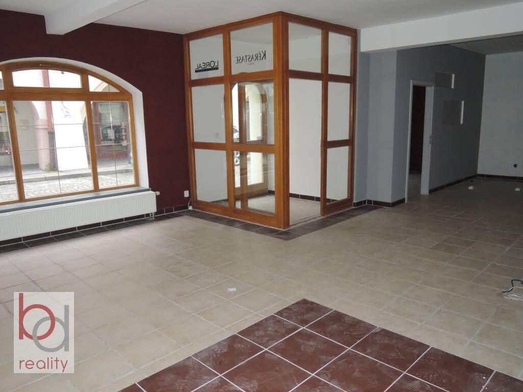 Nabízíme prodej komerčních obchodních prostor v centru Českých Budějovic