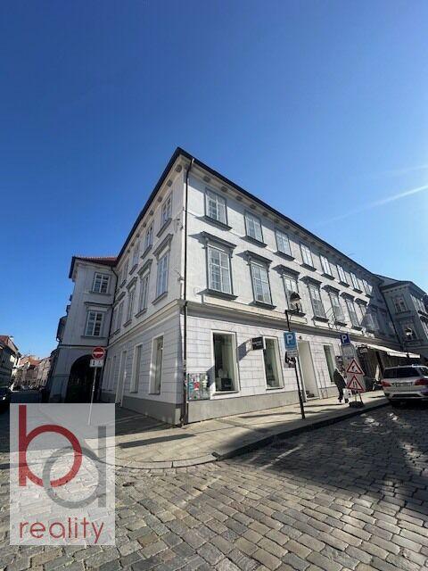 Nabízíme k pronájmu reprezentativní prostory v přízemí domu po kompletní rekonstrukci