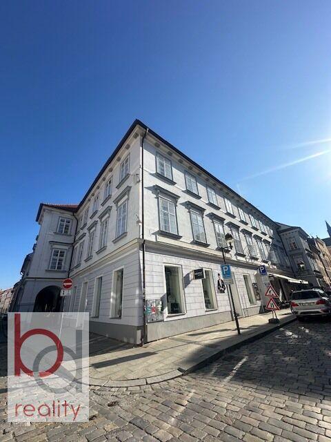 Nabízíme k pronájmu reprezentativní prostory v přízemí domu po kompletní rekonstrukci