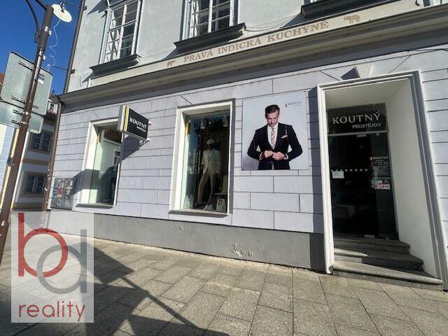 Nabízíme k pronájmu reprezentativní prostory v přízemí domu po kompletní rekonstrukci