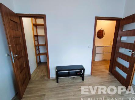 hala-chodba s dřevěná podlaha | Pronájem bytu, 3+kk, 69 m²