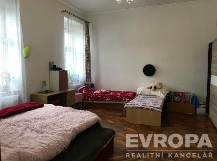 pokoj / ložnice s přirozené světlo a parketová podlaha | Prodej bytu, 4+kk, 109 m²