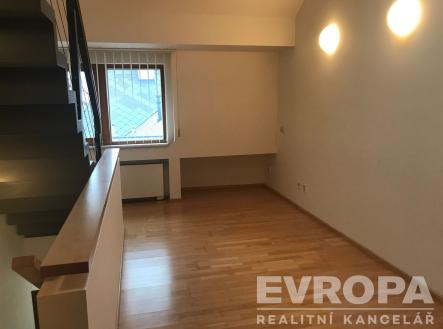 . | Pronájem bytu, 3+kk, 57 m²