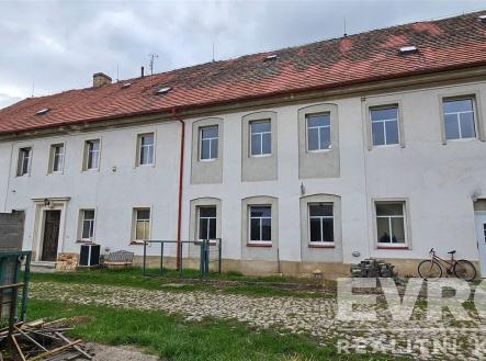 . | Prodej - obchodní prostor, 1 180 m²