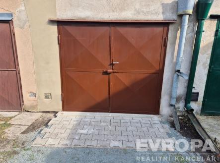 . | Pronájem - malý objekt/garáž