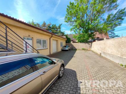 . | Prodej - obchodní prostor, 286 m²