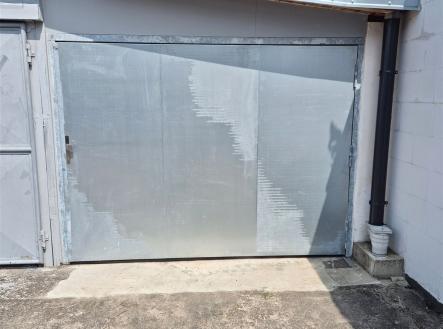 . | Pronájem - malý objekt/garáž