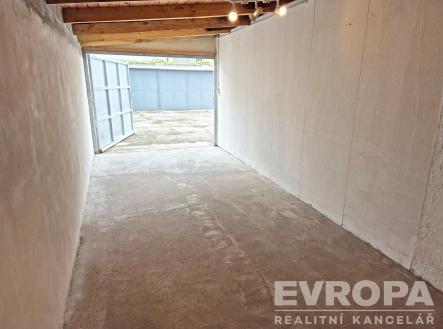 . | Pronájem - malý objekt/garáž