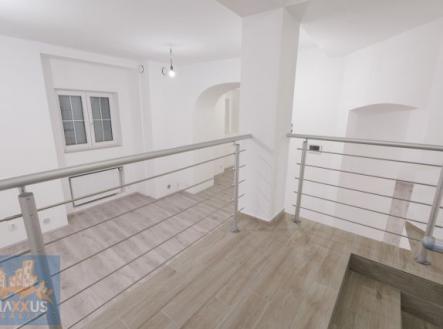 Fotka 37 | Prodej - obchodní prostor, 303 m²