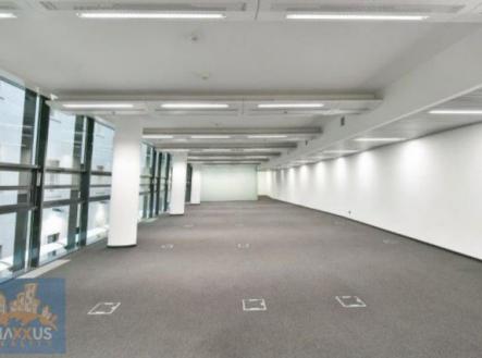 Pronájem - kanceláře, 714 m²