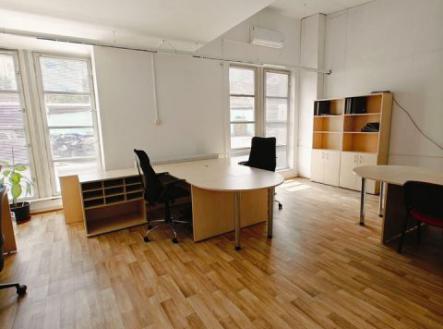 Pronájem - kanceláře, 187 m²