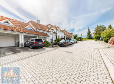 Fotka 1 | Pronájem - dům/vila, 234 m²