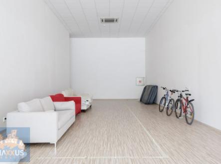 Fotka 4 | Pronájem - obchodní prostor, 142 m²