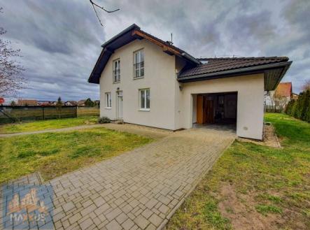 Pronájem - dům/vila, 196 m²