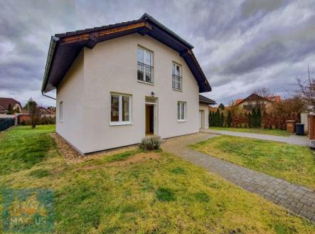 Fotka 2 | Pronájem - dům/vila, 196 m²