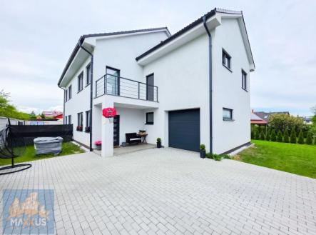 Fotka 1 | Pronájem - dům/vila, 177 m²