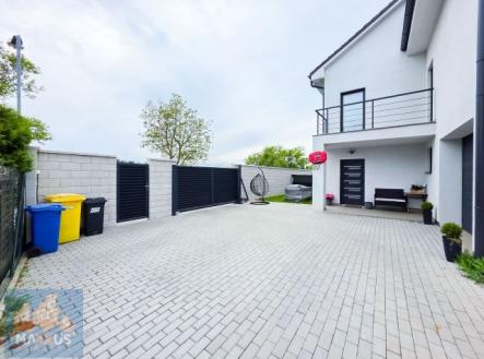 Fotka 2 | Pronájem - dům/vila, 177 m²
