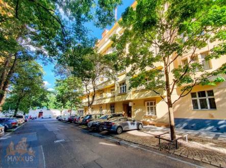 Fotka 1 | Pronájem bytu, 1+kk, 35 m²