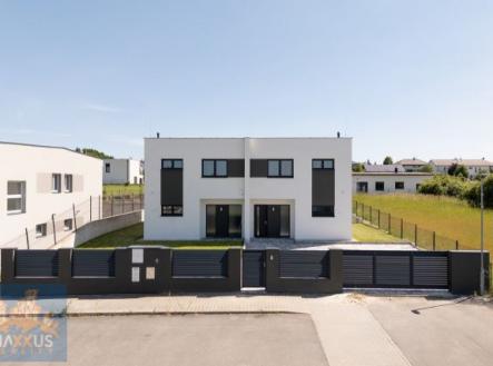 Fotka 1 | Prodej - dům/vila, 280 m²