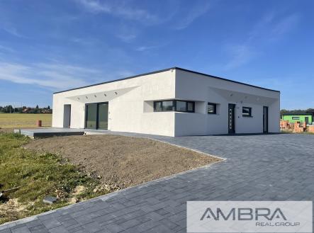 Pohled na dům  | Prodej - dům/vila, 180 m²