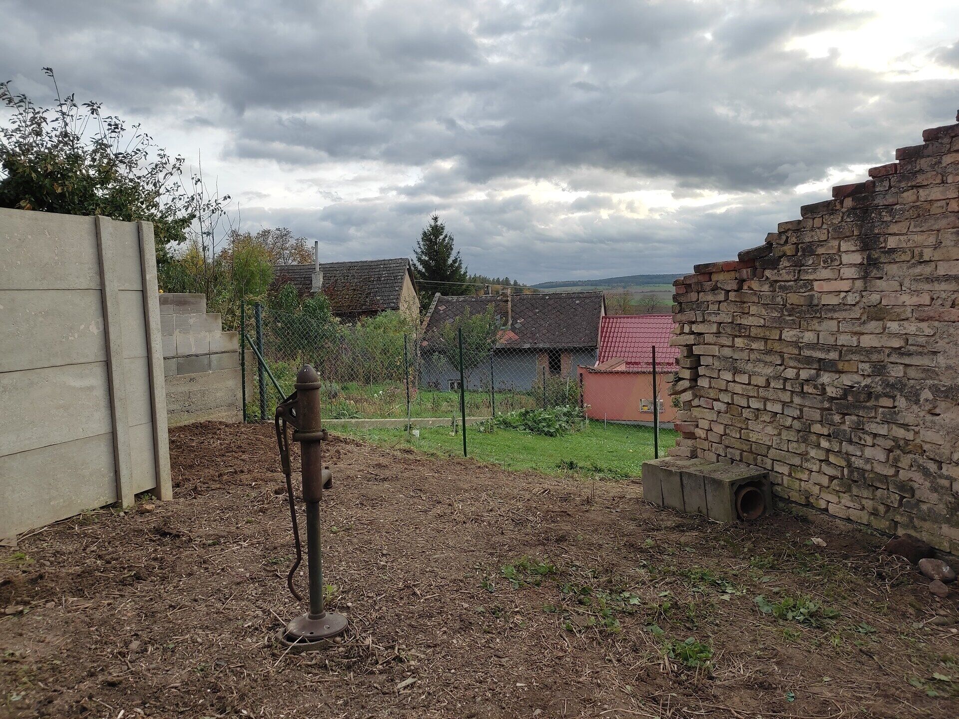 Rodinný dům, pozemek 213m2 v obci Počenice - Tetětice