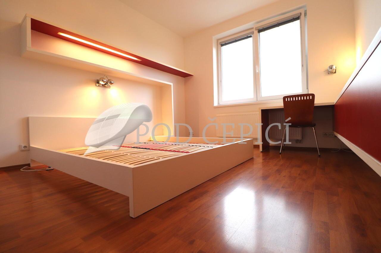 Pronájem bytu 2+kk v OV, 58m2 + balkon 6m2, sklep, ul. Dusíkova, Brno Lesná