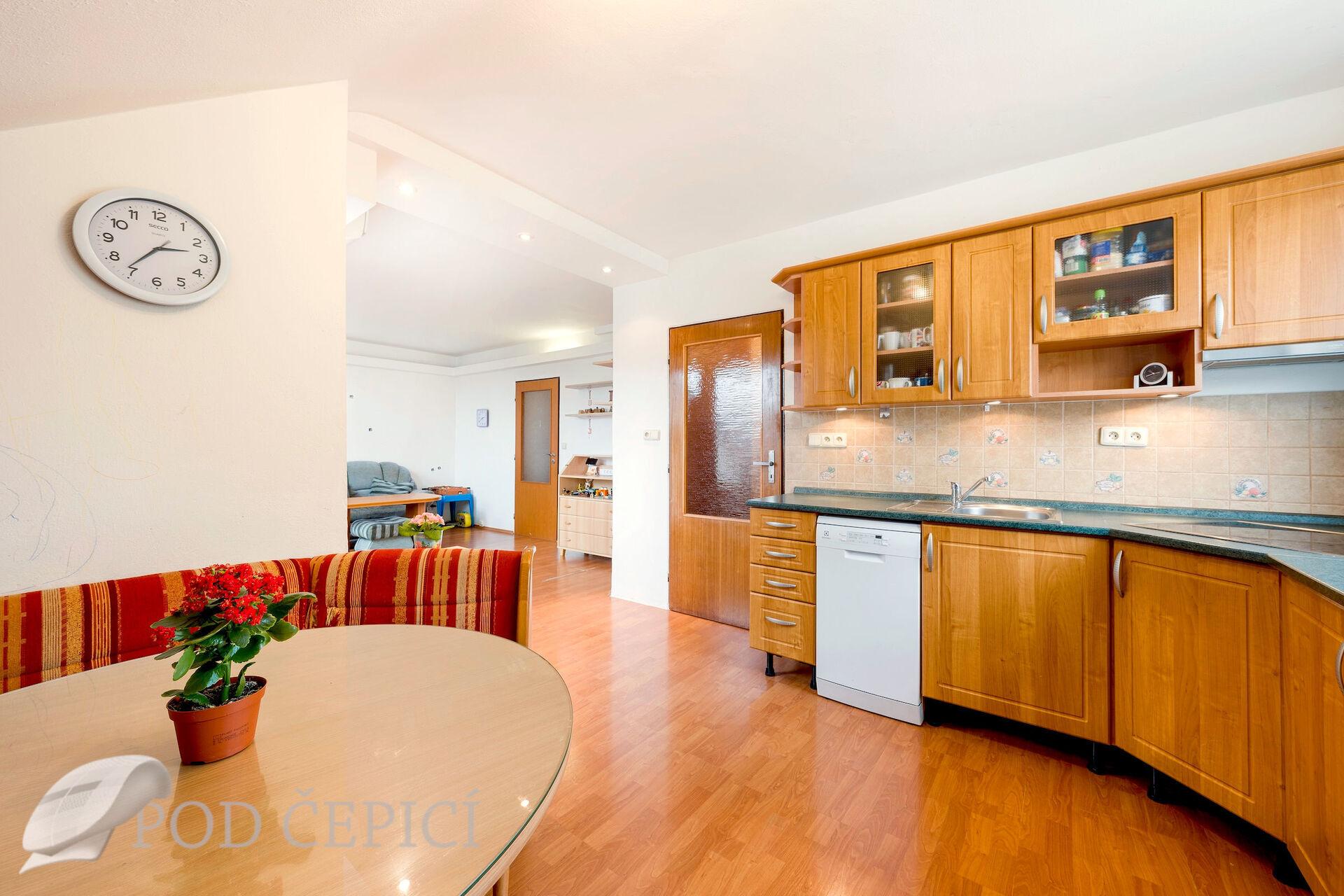 Prodej bytu 3+kk se sklepy, 85 m2, ul. M. Kudeříkové, Veverská Bítýška