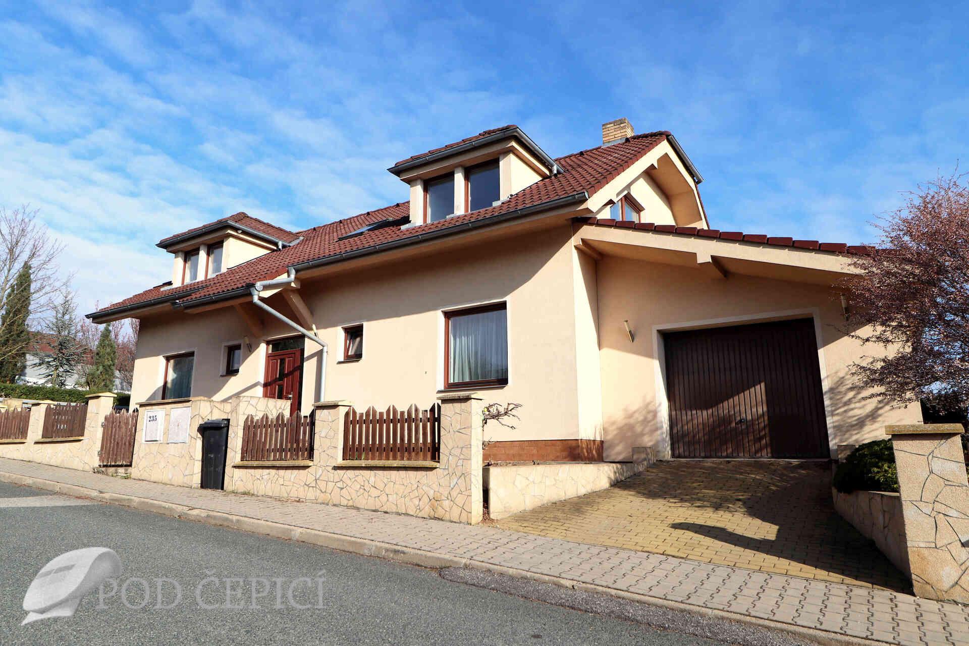 Byt 3+1 s bazénem, 95m2, zahrada, parkování, ul. Zelená, Zastávka u Brna