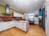 Prodej - dům/vila, 290 m²