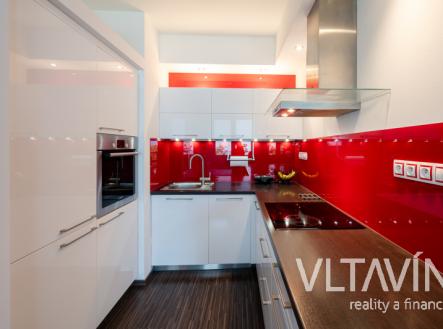 Pronájem 2+kk s balkónem , garážovým stáním a sklepem | Pronájem bytu, 2+kk, 45 m²