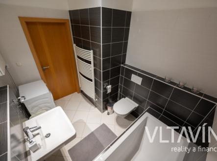 Pronájem 2+kk s balkónem , garážovým stáním a sklepem | Pronájem bytu, 2+kk, 45 m²