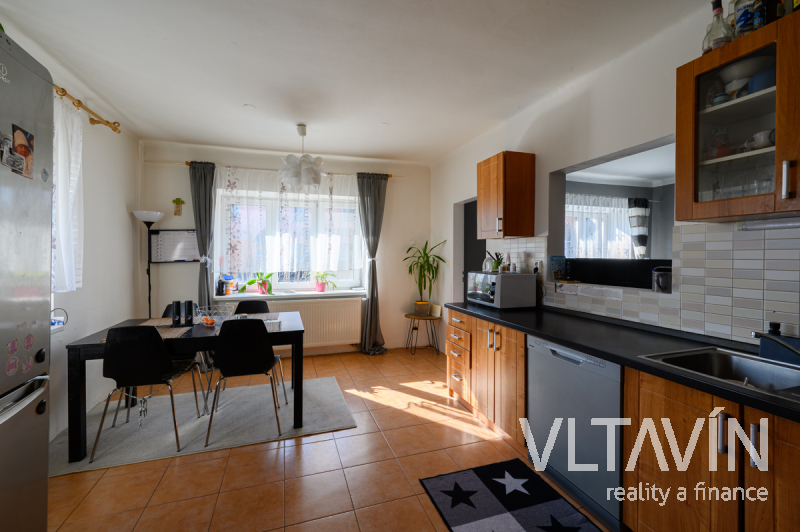 Prodej RD + vedlejší objekt, 205 m2, pozemek 1.207 m2, ul. Pražská, Vyžlovka