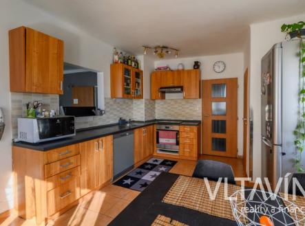 Prodej RD + vedlejší objekt, 205 m2, pozemek 1.207 m2, ul. Pražská, Vyžlovka | Prodej - dům/vila, 205 m²