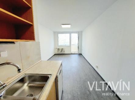 Pronájem 2+kk s lodžií, Praha 8 Kobylisy | Pronájem bytu, 2+kk, 43 m²