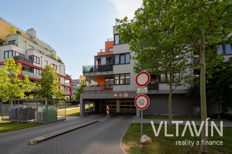 Pronájem garážového stání, Laurinova P5