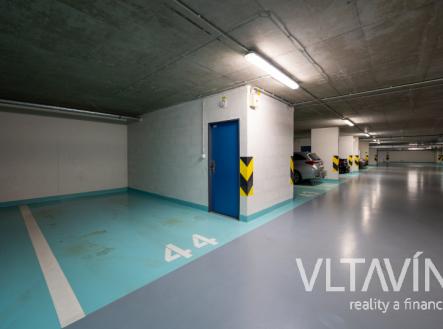 Pronájem garážového stání, Laurinova P5 | Pronájem - malý objekt/garáž