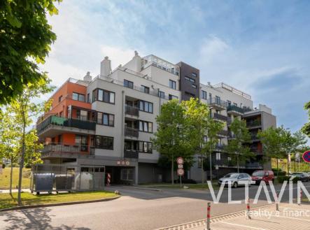 Pronájem garážového stání, Laurinova P5 | Pronájem - malý objekt/garáž