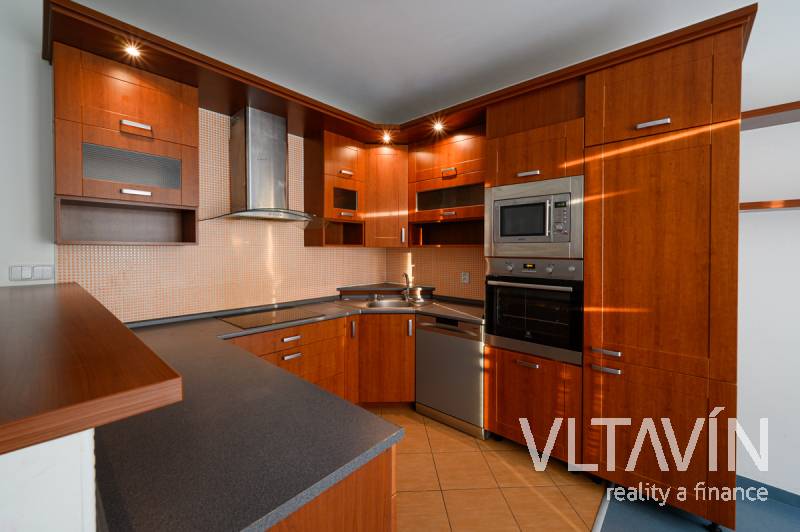 Pronájem bytu 3+kk/L, 80 m2, ul. Holubinková, Praha - Pitkovice