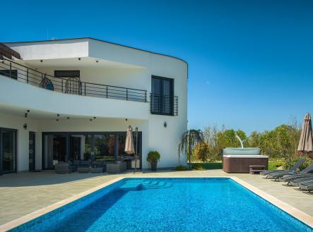 Prodej - dům/vila, 487 m²