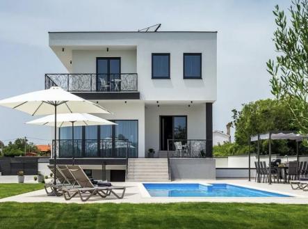 Prodej - dům/vila, 570 m²