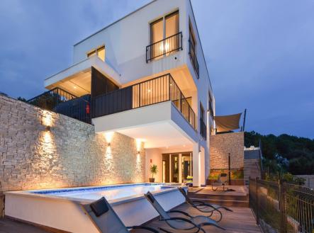 Prodej - dům/vila, 325 m²