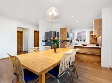 1 (2) | Prodej - dům/vila, 299 m²